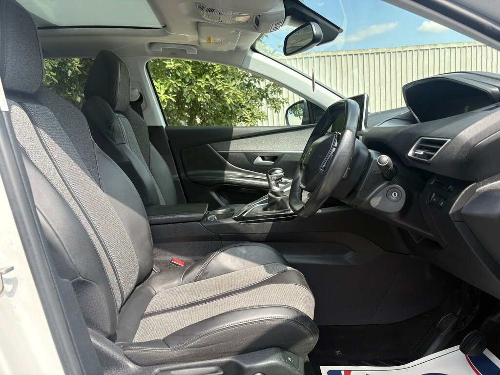 Peugeot 3008 1.2 Puretech Allure Suv Euro 6 White #4