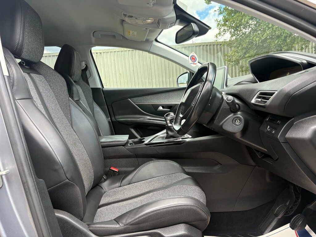 Peugeot 3008 1.2 Puretech Allure Suv Euro 6 KS18HYK Grey #4
