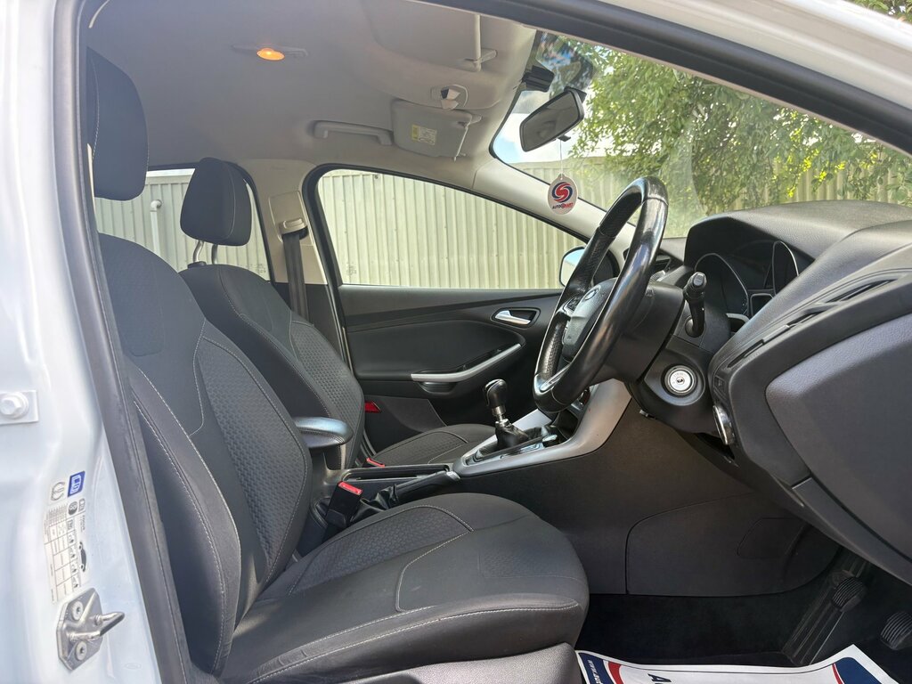 Ford Focus 1.5 Tdci Zetec Edition Hatchback White #4
