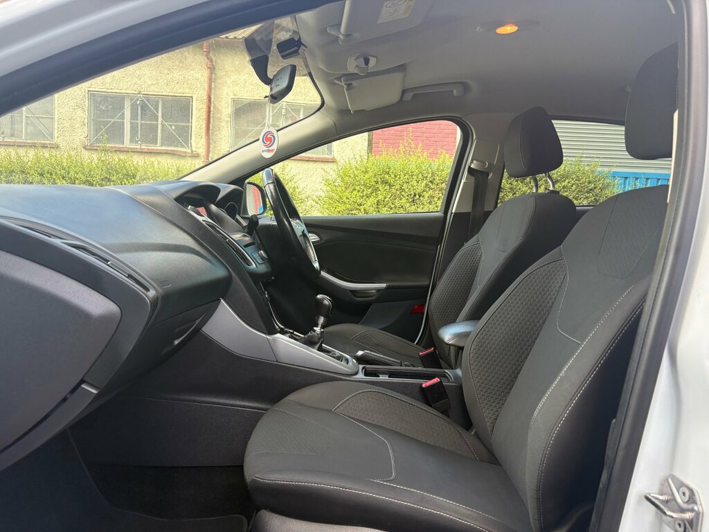 Ford Focus 1.5 Tdci Zetec Edition Hatchback White #6