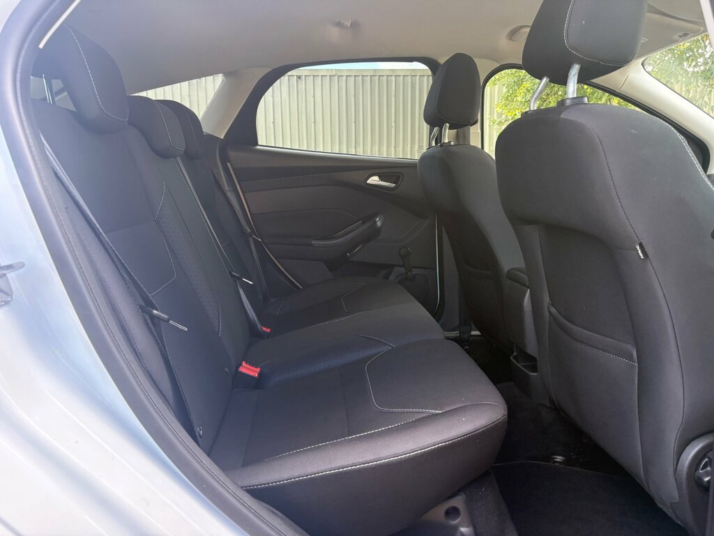 Ford Focus 1.5 Tdci Zetec Edition Hatchback White #5