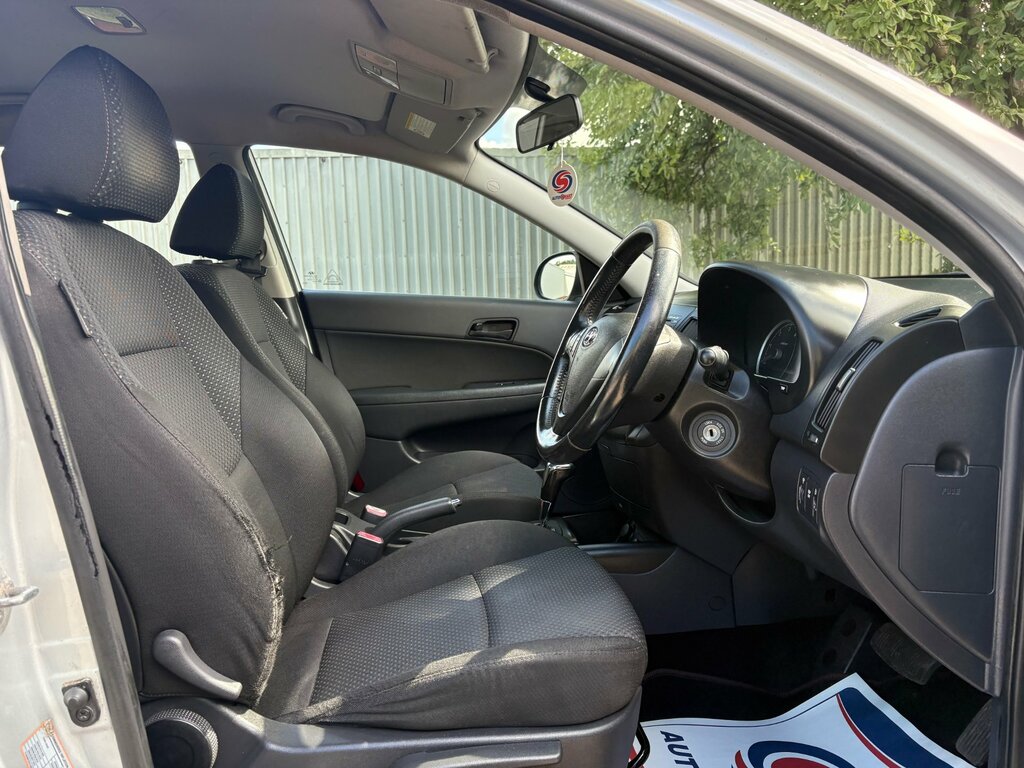 Hyundai I30 1.6 Crdi Comfort Hatchback Euro 4 Silver #4