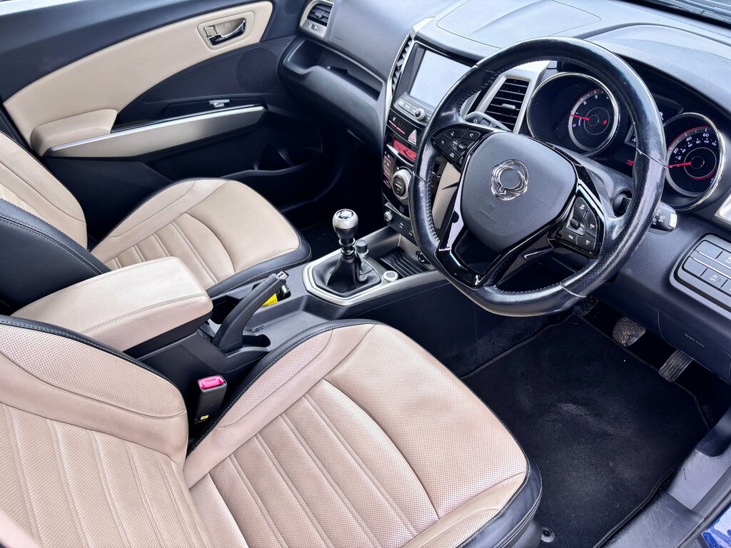 SsangYong Tivoli Hatchback Grey #8