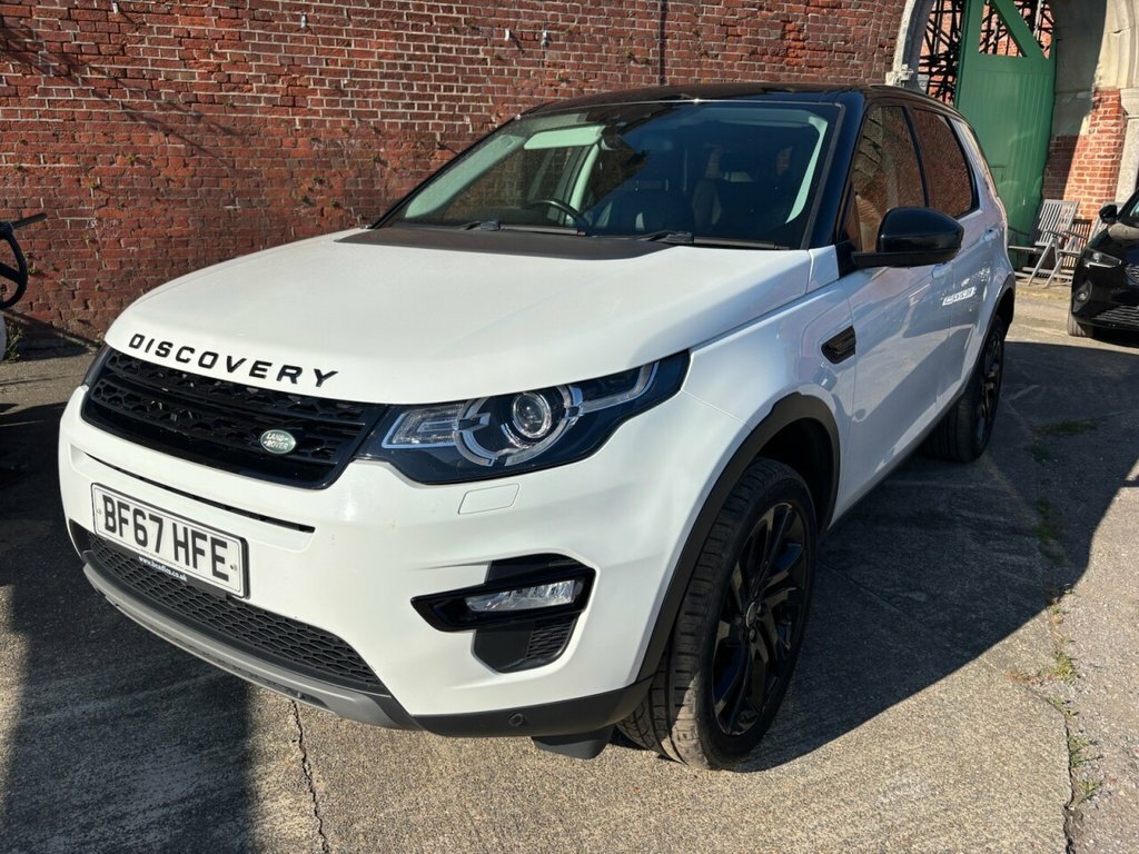 Land Rover Discovery Sport 2L Hse Black White