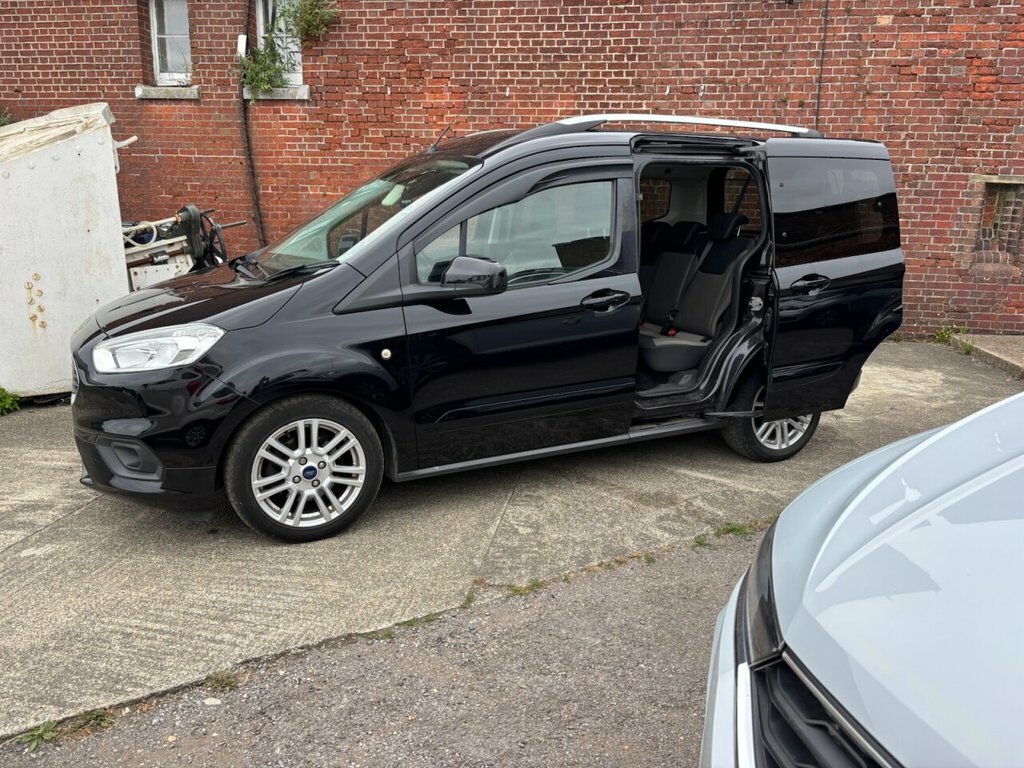 Ford Tourneo Courier Mpv Black #3