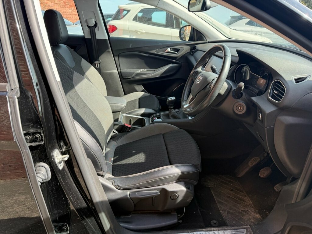 Vauxhall Grandland X 1.5L Business Edition Nav Black #4