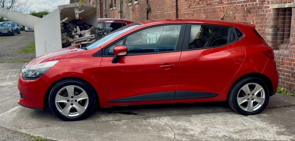 Renault Clio 0.9L Expression Red #2