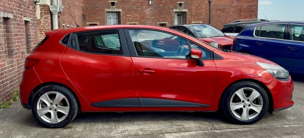 Renault Clio 0.9L Expression Red #3