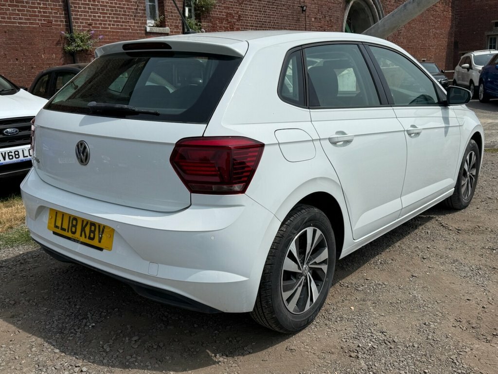 Volkswagen Polo 1L Se White #6