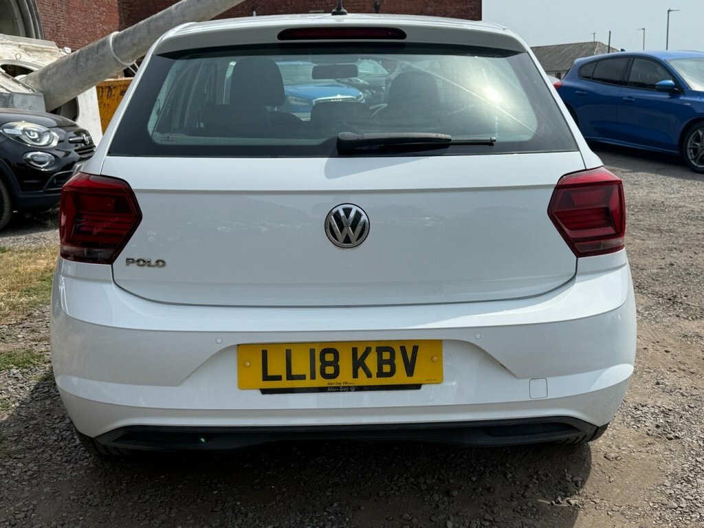 Volkswagen Polo 1L Se White #5