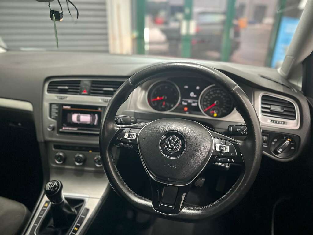 Volkswagen Golf Volkswagen Golf 2015 MM65PVJ Red #2