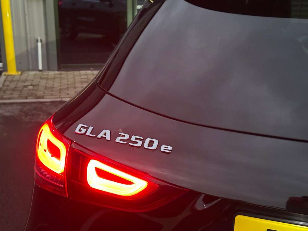 Mercedes-Benz GLA Class 180 Amg Line Premium Plus Grey #8