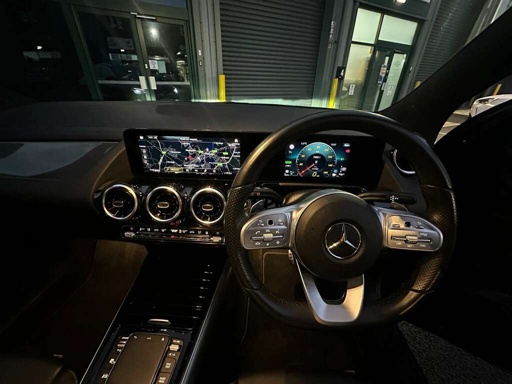 Mercedes-Benz GLA Class 180 Amg Line Premium Plus Grey #5