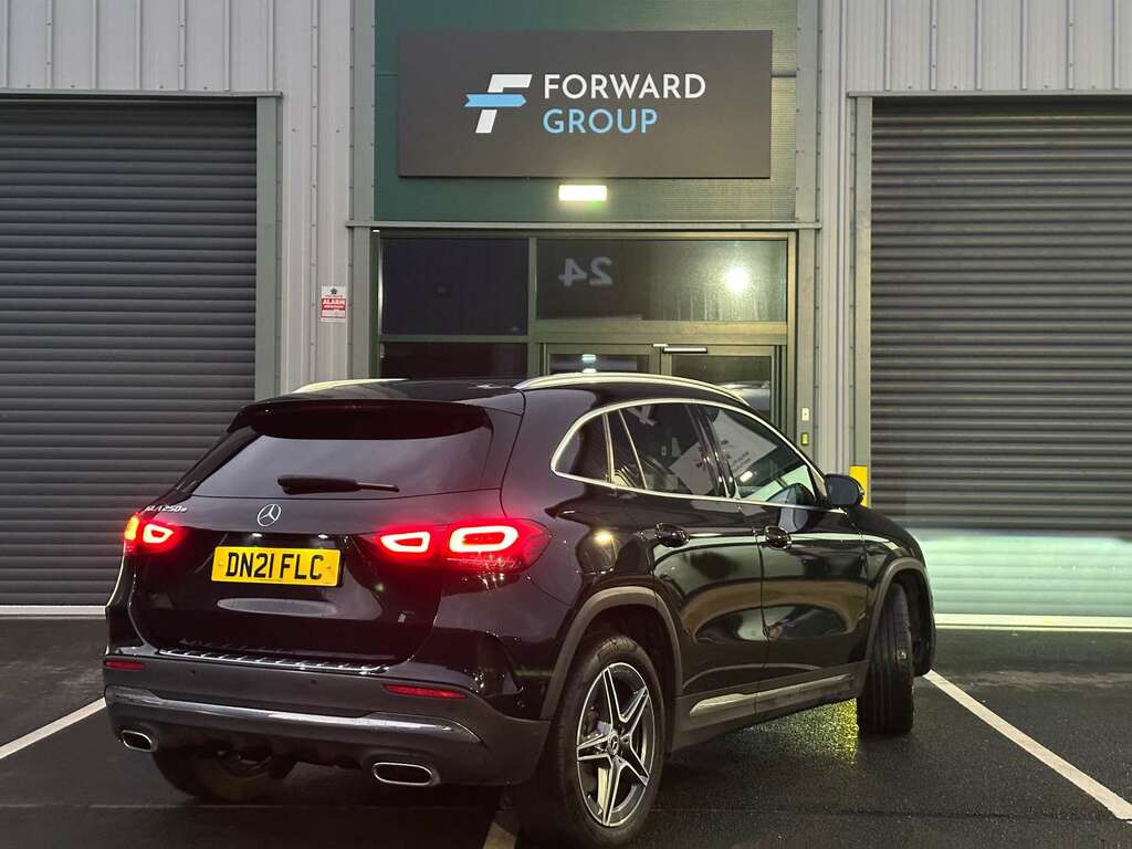 Mercedes-Benz GLA Class 180 Amg Line Premium Plus Grey #2