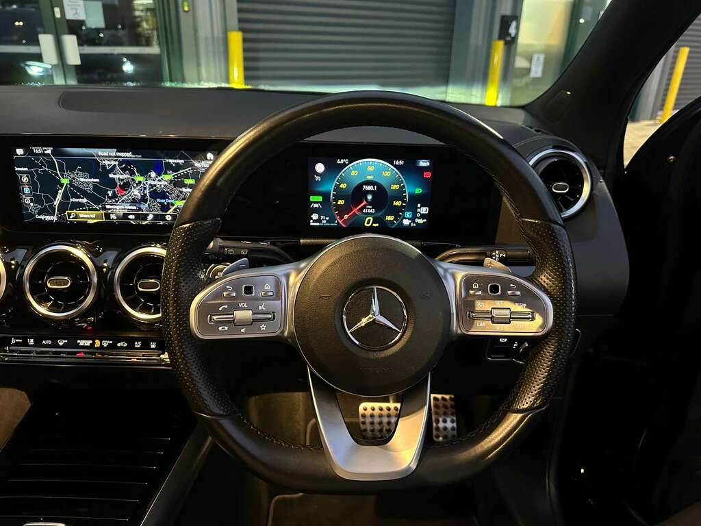 Mercedes-Benz GLA Class 180 Amg Line Premium Plus Grey #11