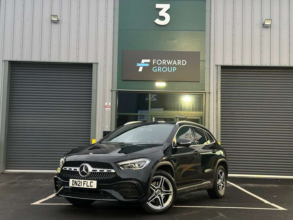 Mercedes-Benz GLA Class 180 Amg Line Premium Plus Grey #1