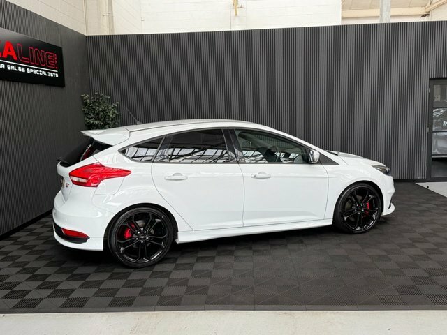 Ford Focus 2018 2.0T Ecoboost St-3 Hatchback Manua HJ18VGC White #4