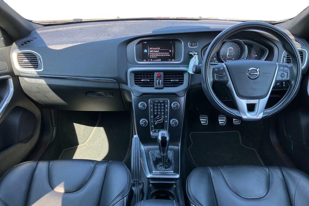 Volvo V40 D3 4 Cyl 150 R Design Pro Black #3