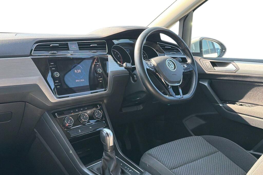 Volkswagen Touran 1.5 Tsi Evo Se Dsg White #4