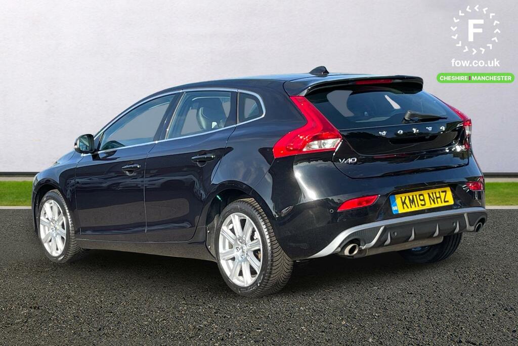 Volvo V40 T3 152 Inscription Geartronic KM19NHZ Black #2