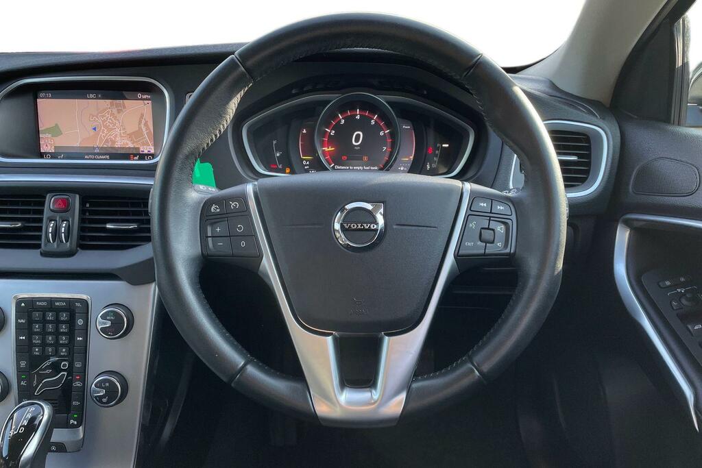 Volvo V40 T3 152 Inscription Geartronic KM19NHZ Black #5