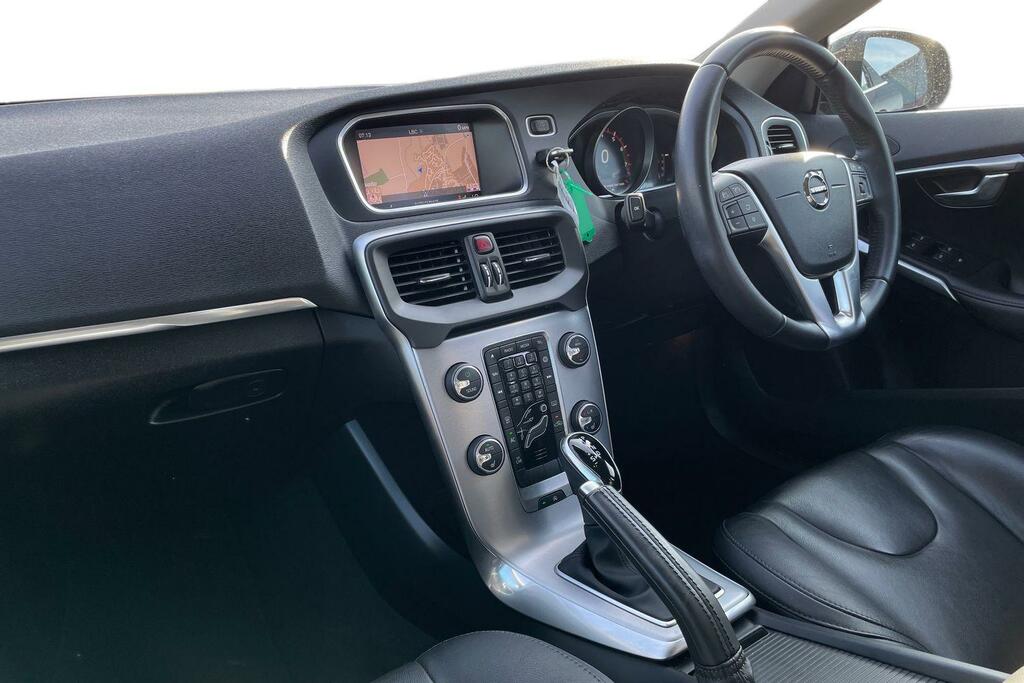 Volvo V40 T3 152 Inscription Geartronic KM19NHZ Black #4