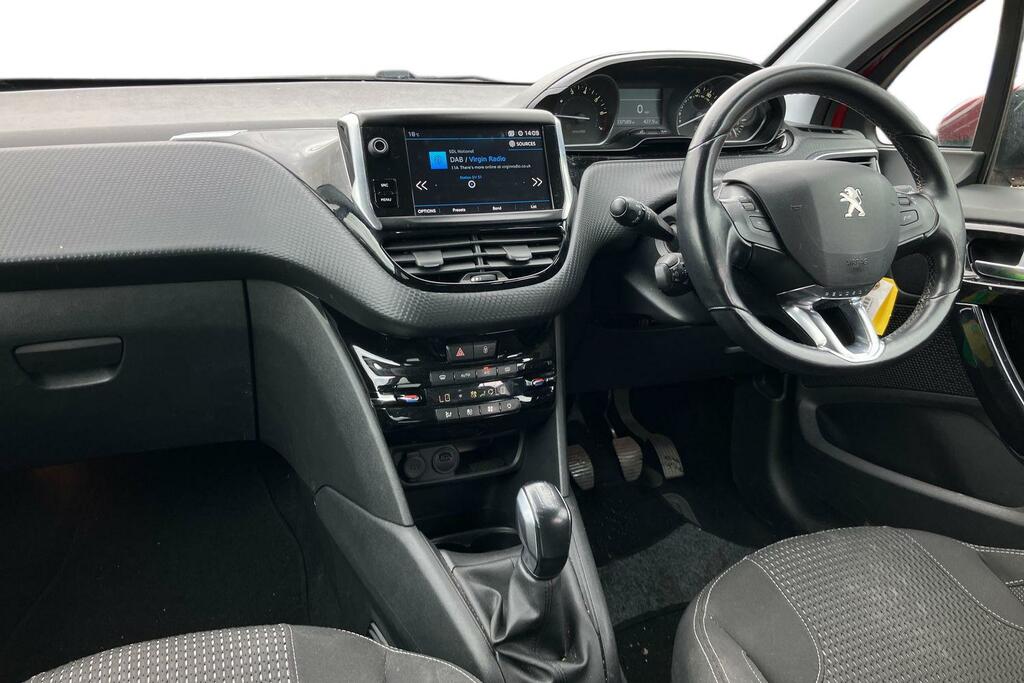 Peugeot 208 1.2 Puretech 82 Tech Edition Start Stop LD69FWX Red #4