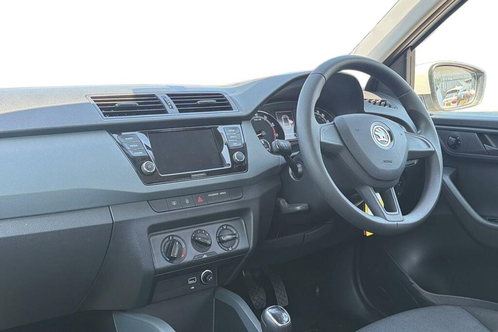 Skoda Fabia 1.0 Mpi 75 S White #4
