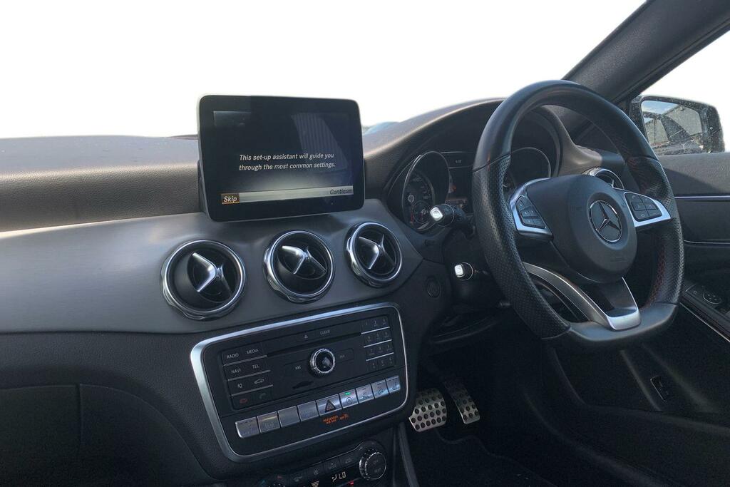 Mercedes-Benz GLA Class Gla 250 4Matic Amg Line Executive Black #4