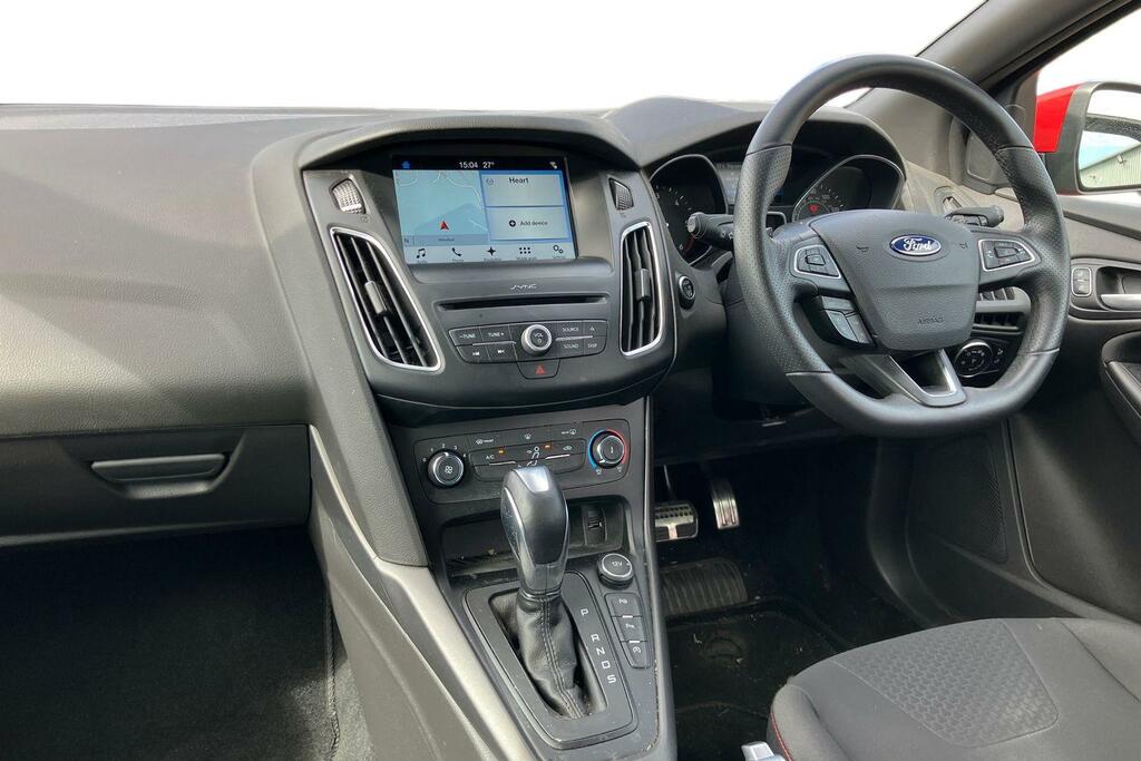 Ford Focus 1.5 Tdci 120 St-line Powershift Red #4