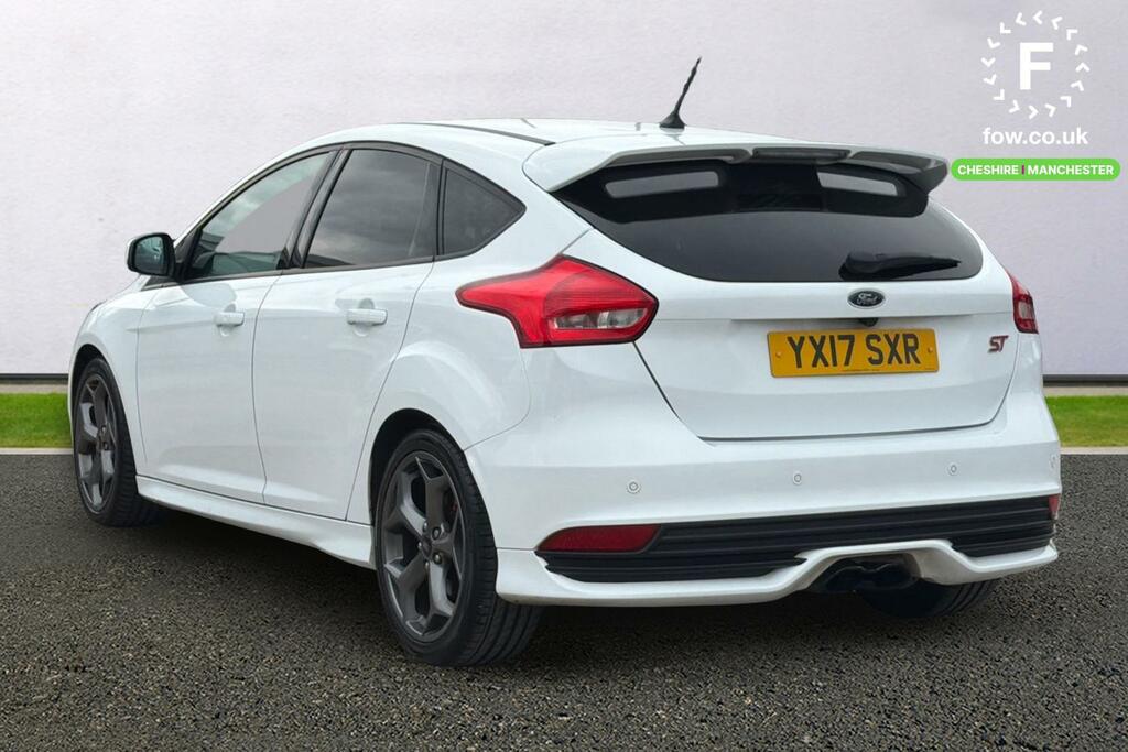 Ford Focus 2.0T Ecoboost St-3 YX17SXR White #2