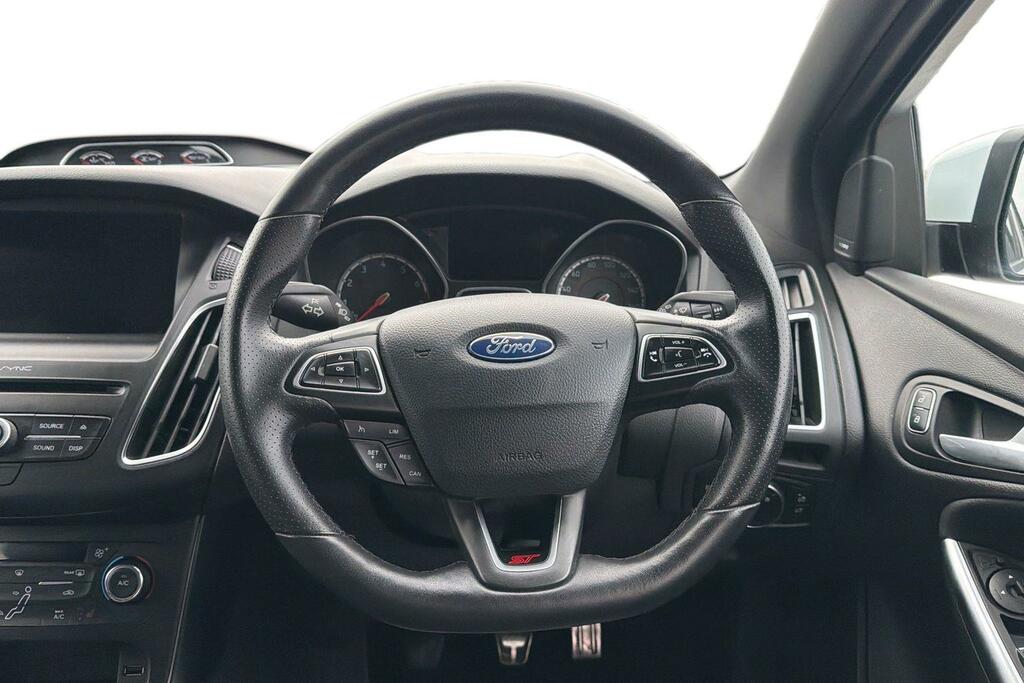 Ford Focus 2.0T Ecoboost St-3 YX17SXR White #5