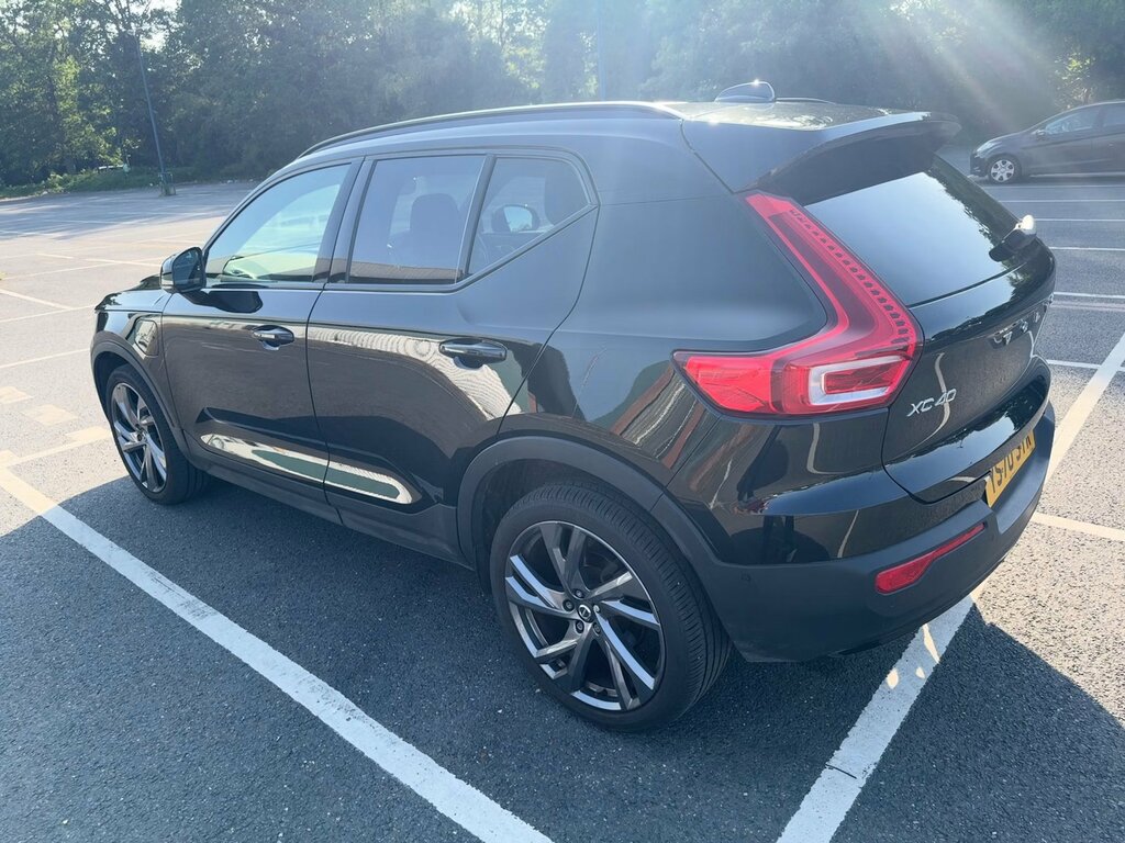 Volvo XC40 1.5 T5 Recharge Phev R Design Pro Black #4