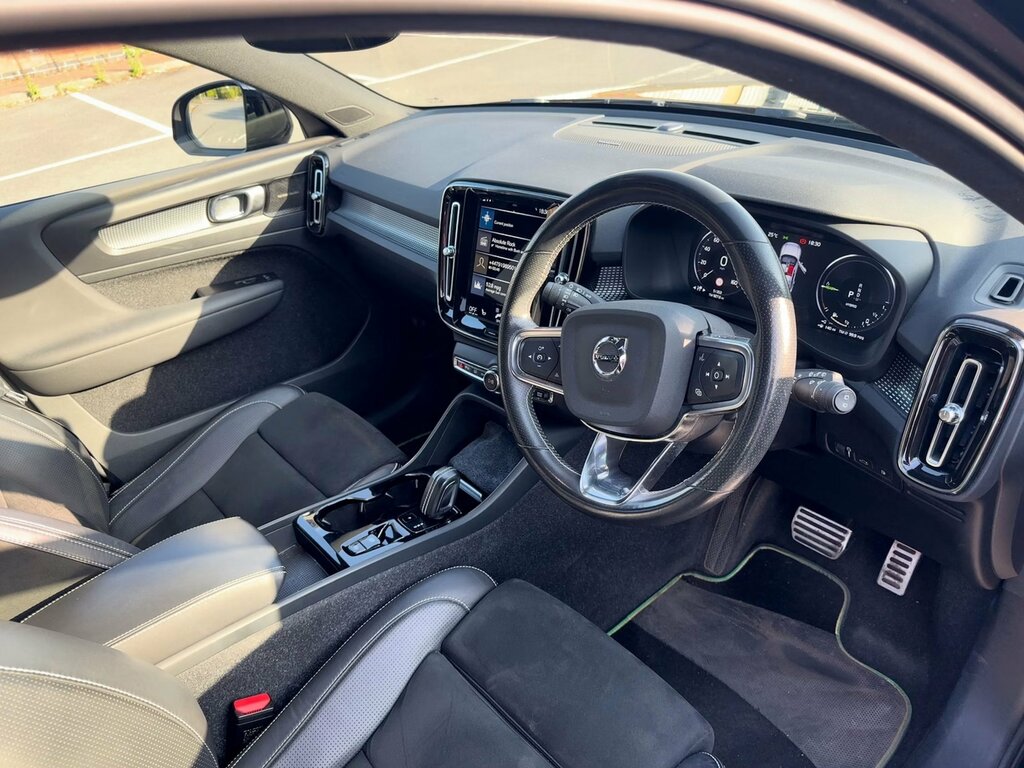 Volvo XC40 1.5 T5 Recharge Phev R Design Pro Black #5