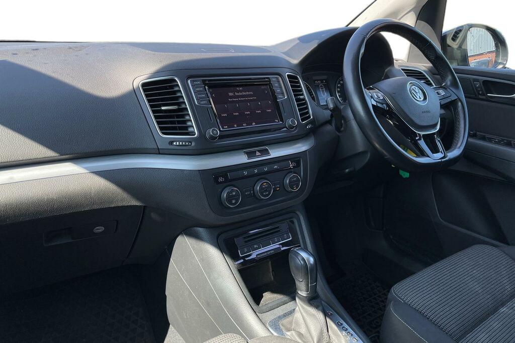 Volkswagen Sharan 2.0 Tdi Scr 150 Se Nav Dsg Black #4