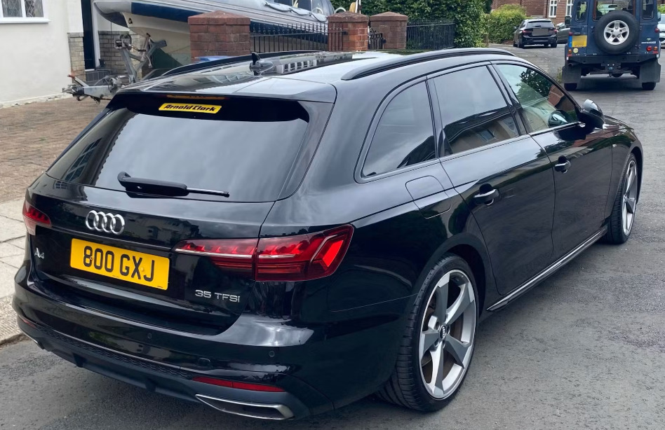 Audi A4 Avant 35 Tfsi Black Edition Black #2