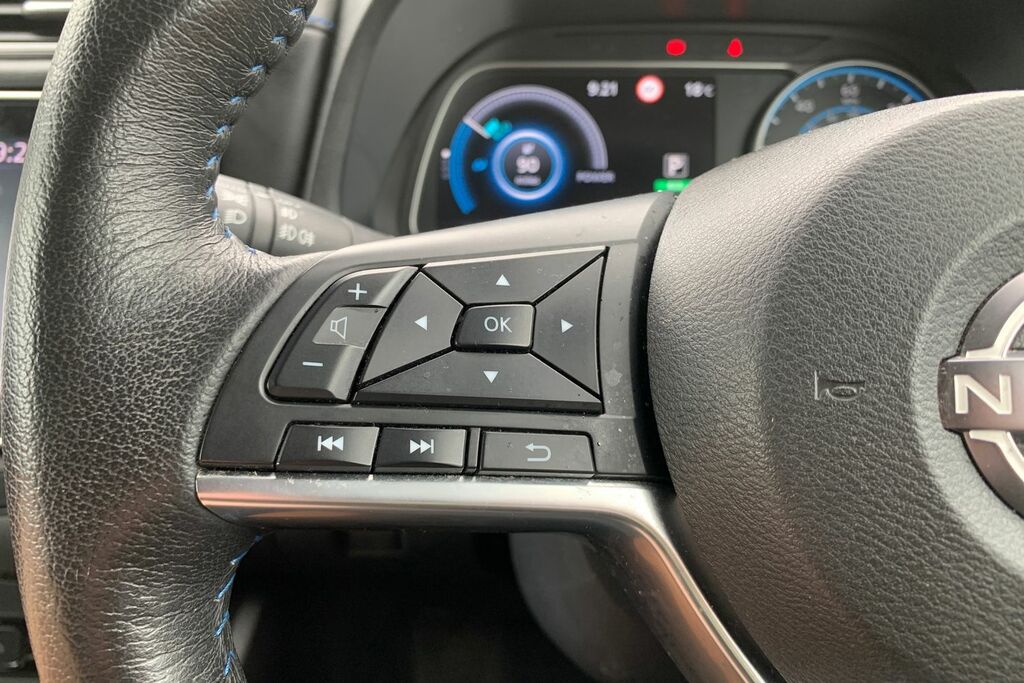 Nissan Leaf 160Kw E N-connecta 59Kwh PK22NDN Red #6
