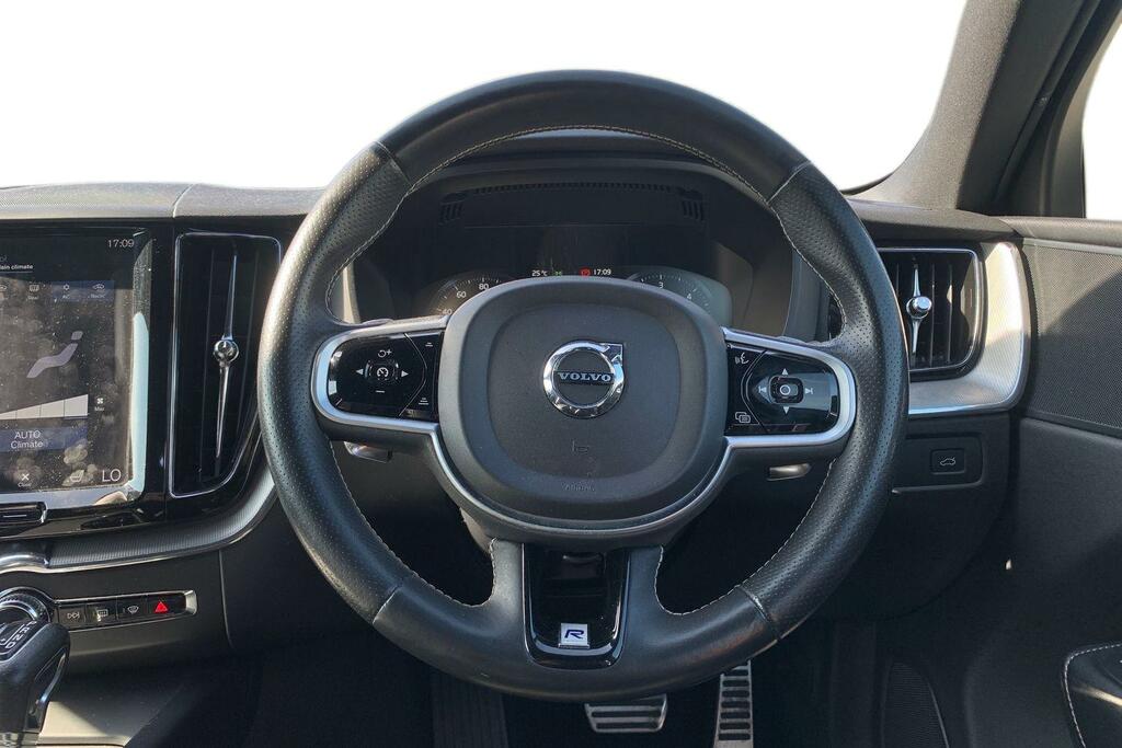 Volvo XC60 2.0 D4 R Design Awd Geartronic SJ68CVB White #5