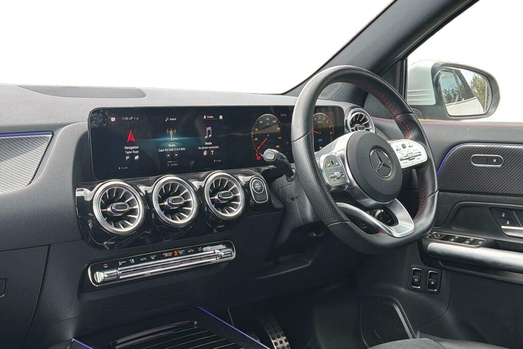 Mercedes-Benz GLA Class Gla 250E Amg Line Executive White #4