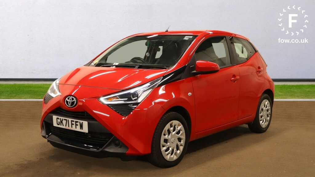 Toyota Aygo 1.0 Vvt-i X-play Tss Red #2