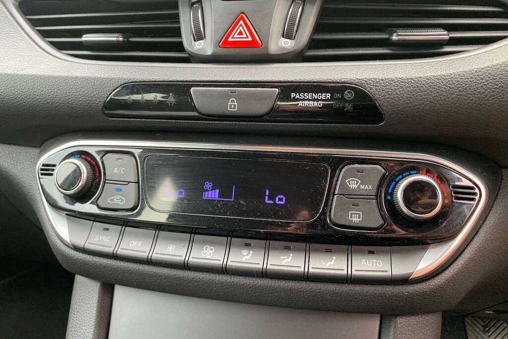 Hyundai I30 Petrol Red #15