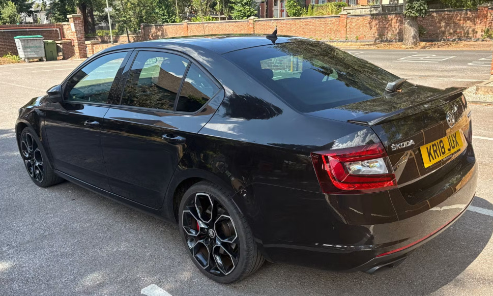 Skoda Octavia 2.0 Tsi 245 Vrs Black #4