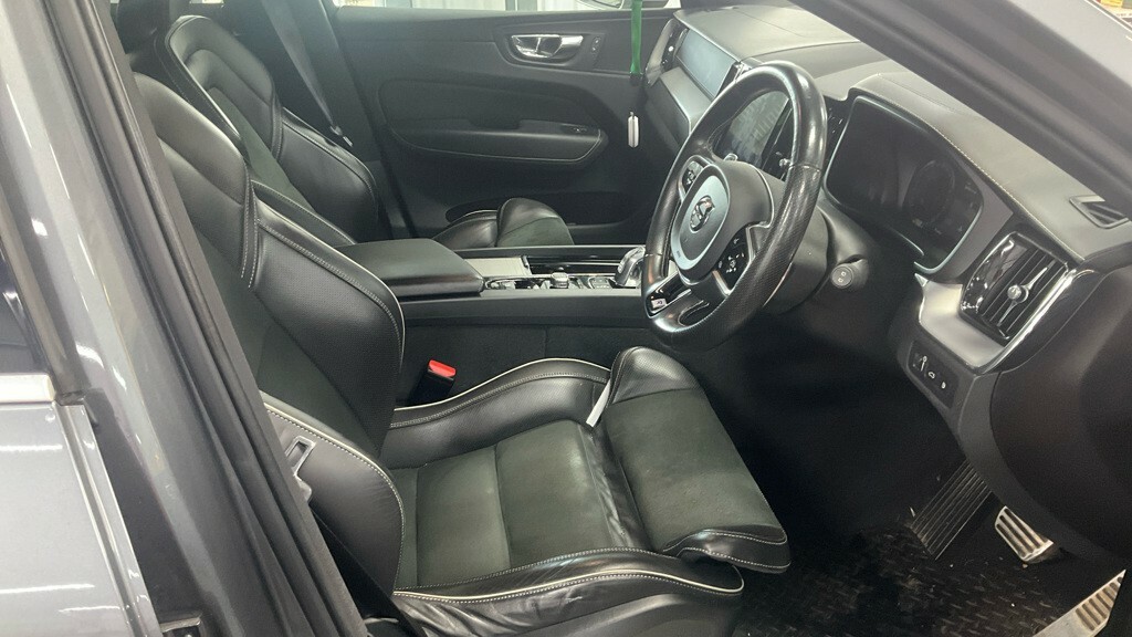 Volvo XC60 2.0 B4d Mhev Momentum Awd Geartronic Grey #9