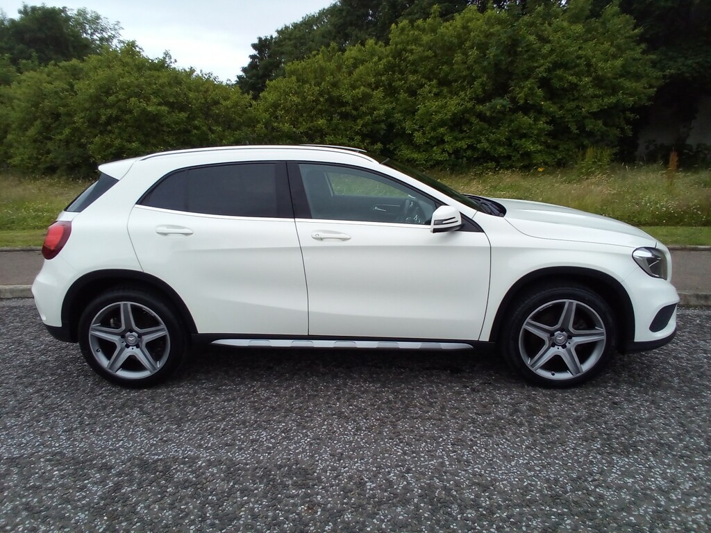 Mercedes-Benz GLA Class 220D Amg Line 4Wd White #4