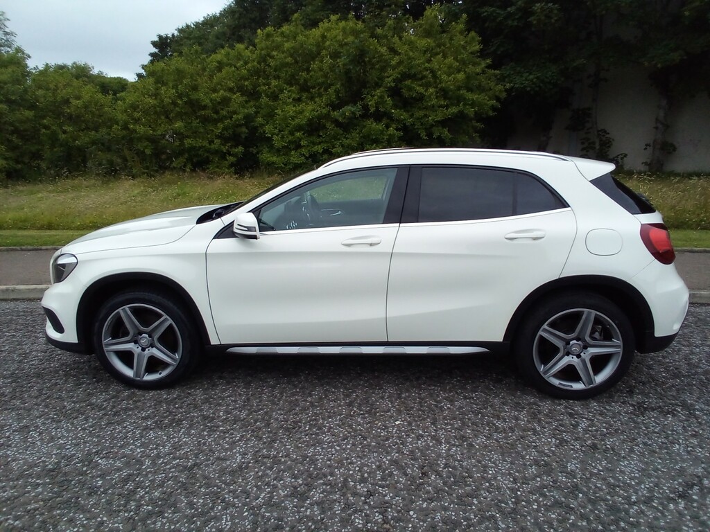 Mercedes-Benz GLA Class 220D Amg Line 4Wd White #5