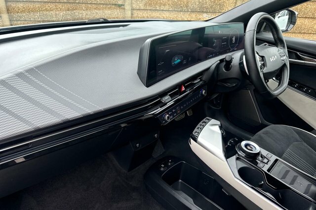 Kia EV6 Air White #15