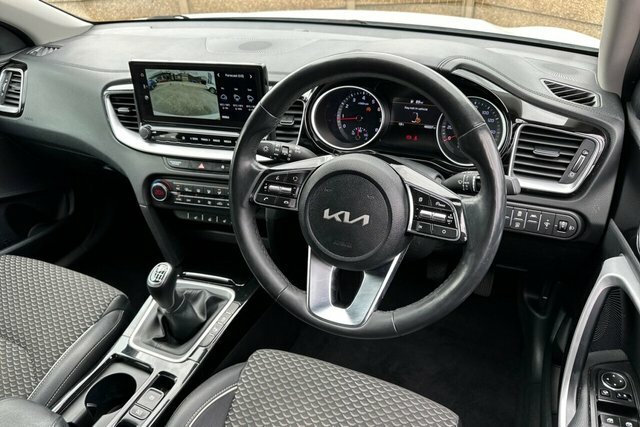Kia Xceed 1.6 Gdi 8.9Kwh 4 Suv Plug In Hybrid Dct Black #10
