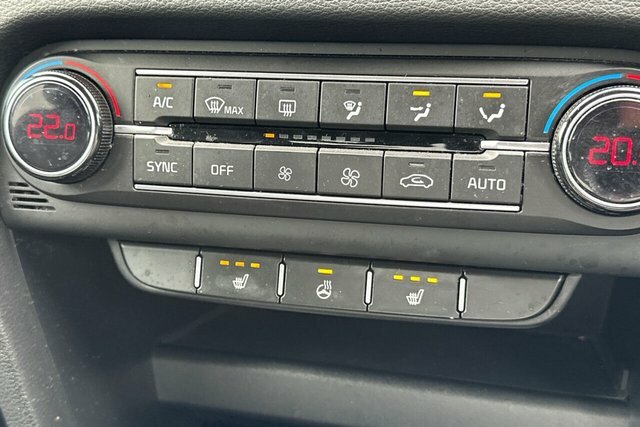 Kia Xceed 1.6 Gdi 8.9Kwh 4 Suv Plug In Hybrid Dct Black #50