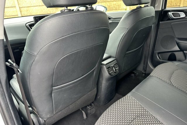 Kia Xceed 1.6 Gdi 8.9Kwh 4 Suv Plug In Hybrid Dct Black #30