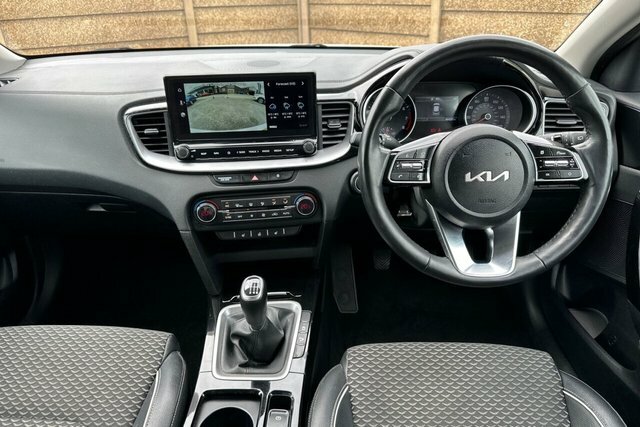 Kia Xceed 1.6 Gdi 8.9Kwh 4 Suv Plug In Hybrid Dct Black #11